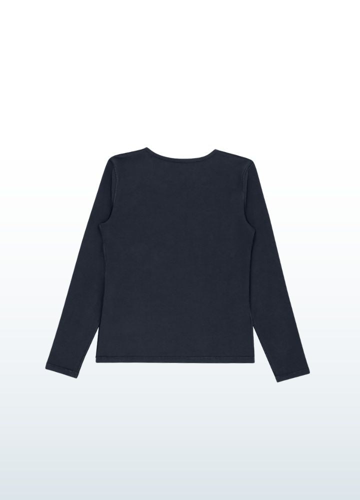 Long-sleeve blue without seams or labels for ultimate sensory friendly comfort, perfect for teens and adults with sensitive skin or high sensory needs. Pair with SAM's ZEN chewy fidget for reduced stress and improved focus.