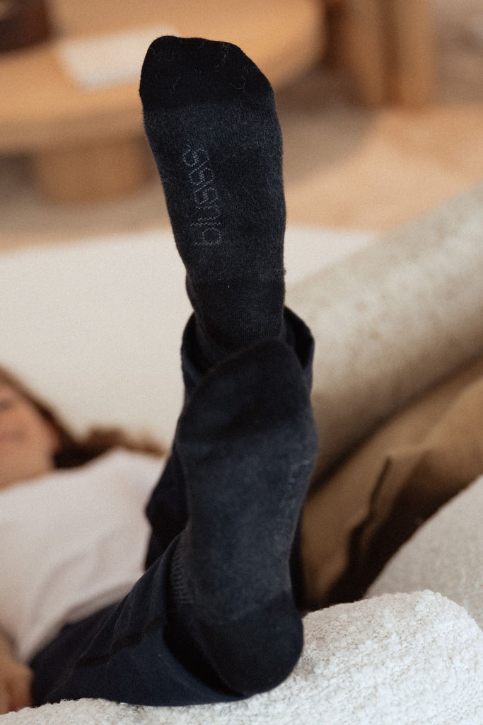 Blusss_soft seamless bamboo socks for sensitive children-color black