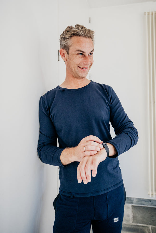 Long-sleeve blue without seams or labels for ultimate sensory friendly comfort, perfect for teens and adults with sensitive skin or high sensory needs. Pair with SAM's ZEN chewy fidget for reduced stress and improved focus.