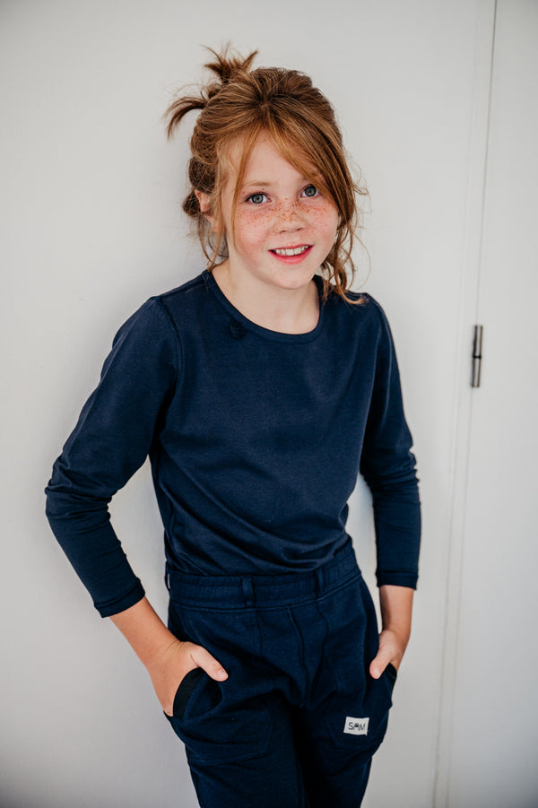 Long-sleeve without seams or labels for ultimate sensory friendly comfort, perfect for children with sensitive skin or high sensory needs. Pair with SAM's ZEN chewy fidget for reduced stress and improved focus.