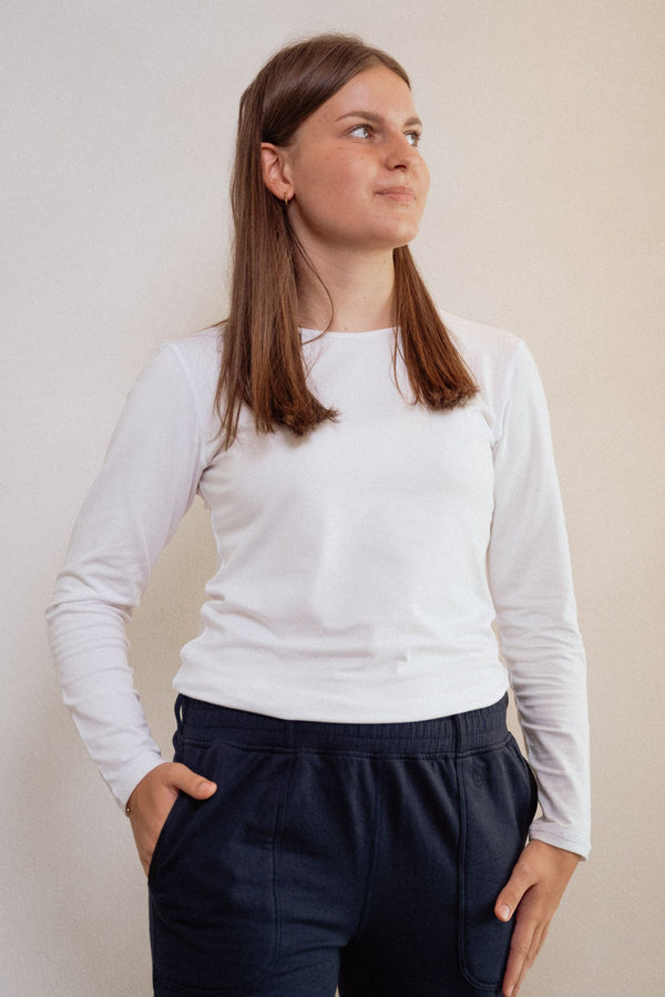 Long-sleeve white without seams or labels for ultimate sensory friendly comfort, perfect for children with sensitive skin or high sensory needs. Pair with SAM's ZEN chewy fidget for reduced stress and improved focus.