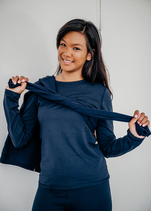 Soft fleece hoodie dark blue, designed for sensory comfort and stress reduction. This sensory-friendly hoodie features customizable fidget options, including discreet fidget pockets making it ideal for sensory sensitive individuals and people with autism, ADHD, stress seeking to manage sensory overload.