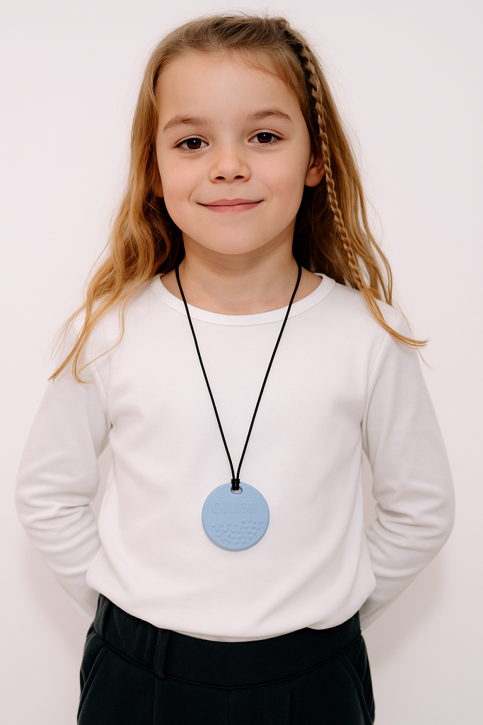 Chew necklace for girls and boys, subtle and discreet. Fidget with tactile structure.