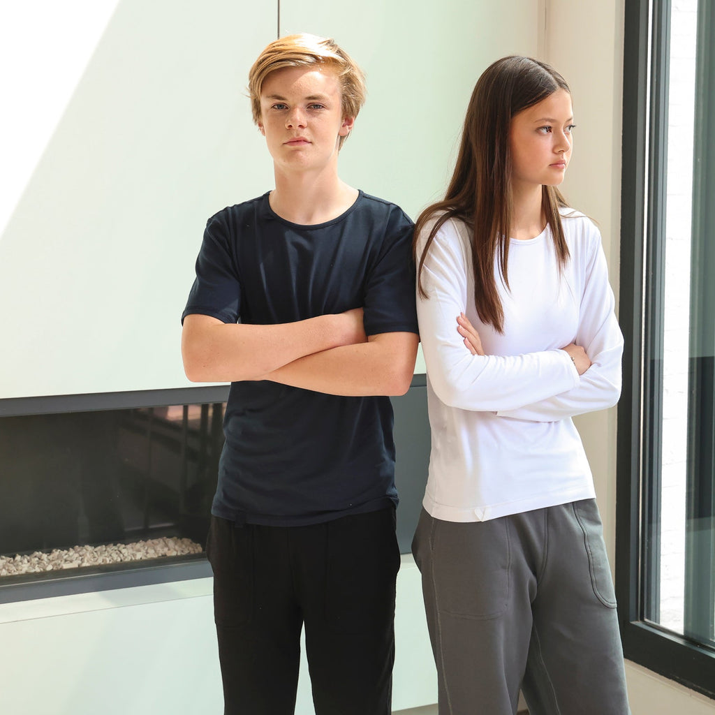 Tag-Free and Seamless Clothing: Why Labels and Seams Bother Sensitive People