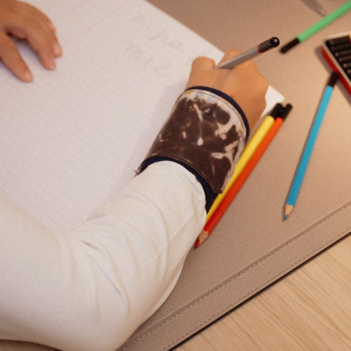 Un bracelet MoodMagic pour la communication non verbale et le jeu sensoriel