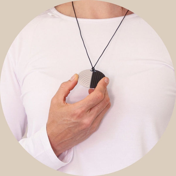 Avis CalmCircle : un collier à mâcher discret qui fonctionne vraiment