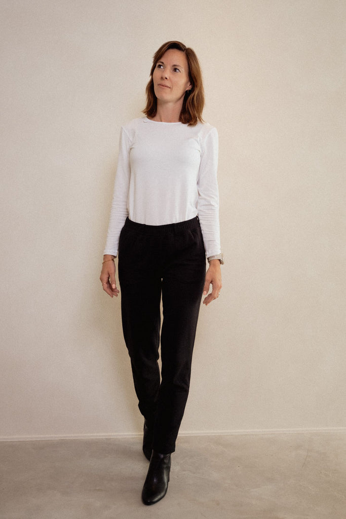 Air slim black_Blusss_soft  seamless sensory friendly trousers for adults