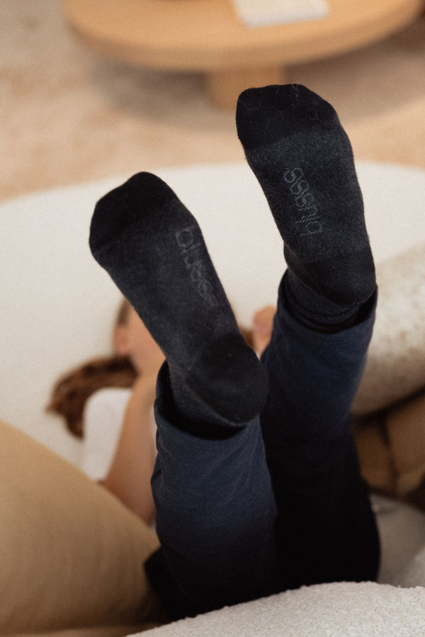 Blusss_soft seamless bamboo socks for sensitive children-color black