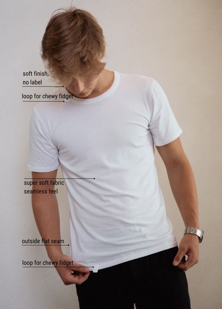 Sensory friendly white T-shirt wiht chewy fdiget for boys and girls - Blusss