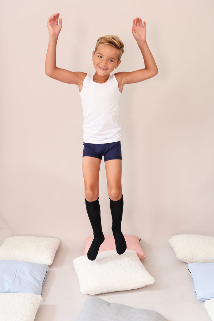 Sensory friendly soft seamless bamboo knee socks for boys and girls - easy to pull on_Blusss-color black